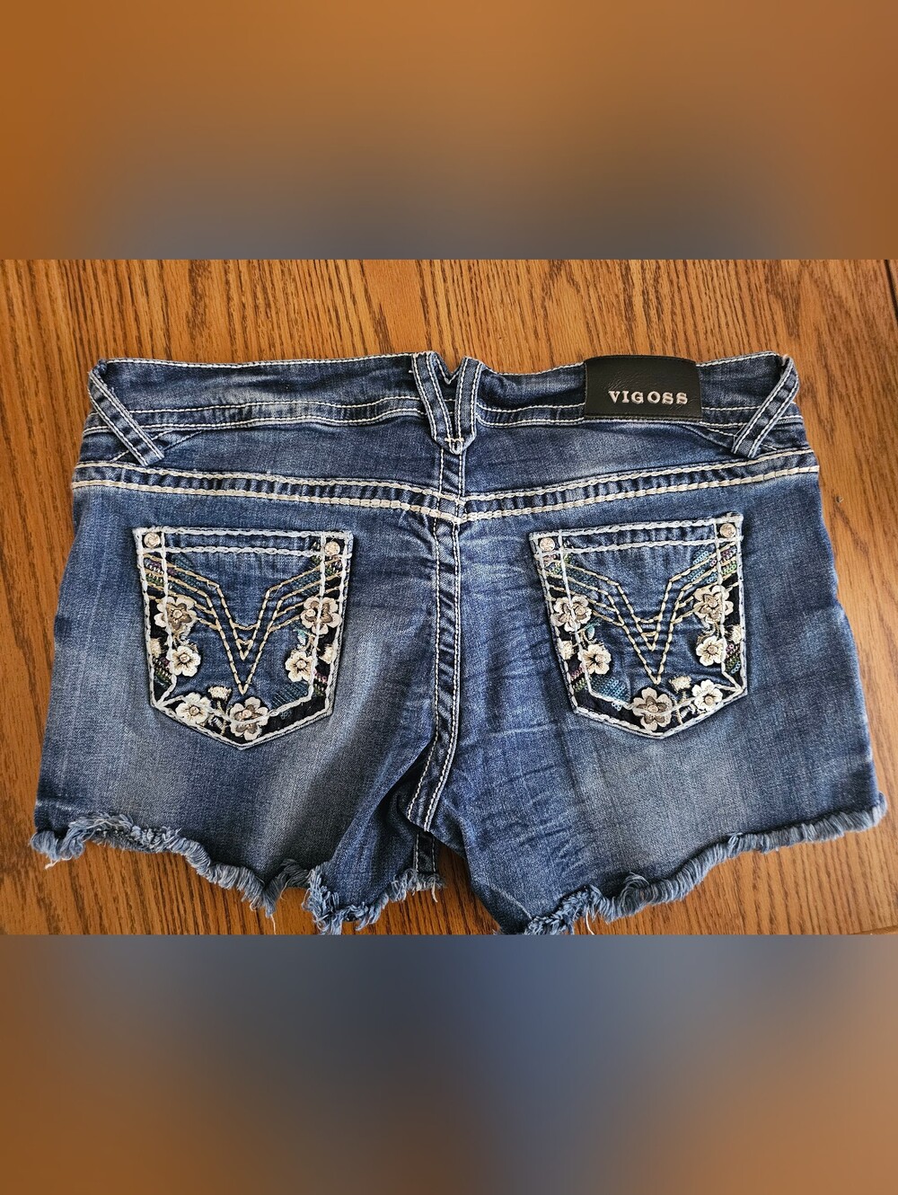 Vigoss Women's Blue Embroidered Denim Shorts Size 32
